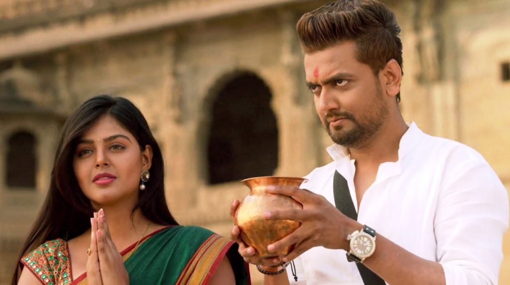 Reva (2018) – Trust ને આપેલ property ને મેળવવા આવેલ પોત્રનો દ્રષ્ટિકોણ આશ્રમમાં રહીને બદલાઈ છે